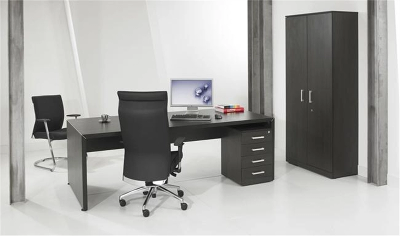 Een Bureau Manage-it 210x90cm donker eiken koop je bij Meubels and More