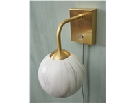 Een Wandlamp glas ijzer Carrara bol 12x18xh.21cm wit marmerprint goud koop je bij Meubels and More