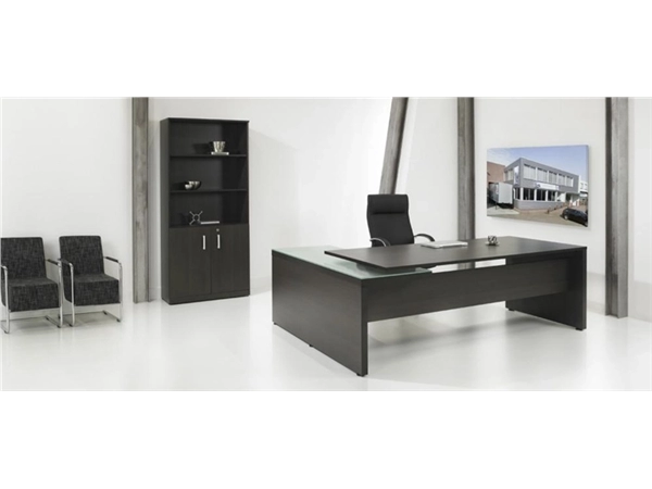 Een L-bureau Manage-it 230x172cm donker eiken koop je bij Meubels and More