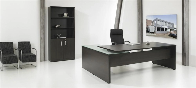 Een L-bureau Manage-it 230x172cm donker eiken koop je bij Meubels and More