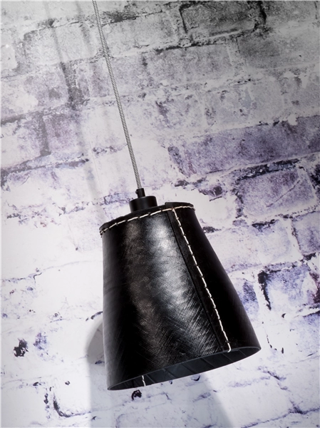 Een Hanglamp Amazon recycled autoband enkel kap h.26xdia.26cm zwart L koop je bij Meubels and More