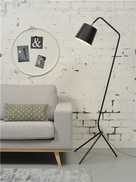 Een Vloerlamp ijzer 3-poot Barcelona 53x57x h.155cm kap 21xh.18cm zwart koop je bij Meubels and More