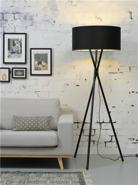 Een Vloerlamp ijzer zwart 3-poot Hampton h.150cm kap 60x30cm zwart koop je bij Meubels and More