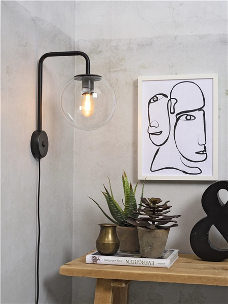 Een Wandlamp ijzer glas Warsaw h.38cm bol dia.20cm transparant zwart koop je bij Meubels and More